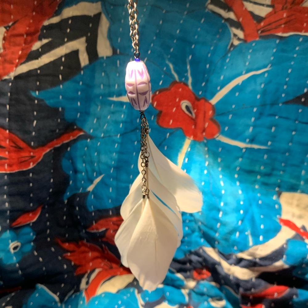 Beaded feather necklace - Picture 7 of 10